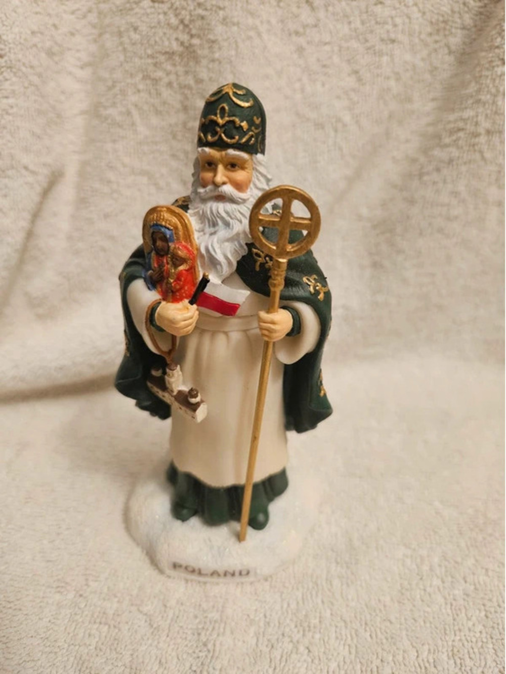Pipka World of Santas Poland #14007 2004 St Nicholas Figurine 5" Prizm